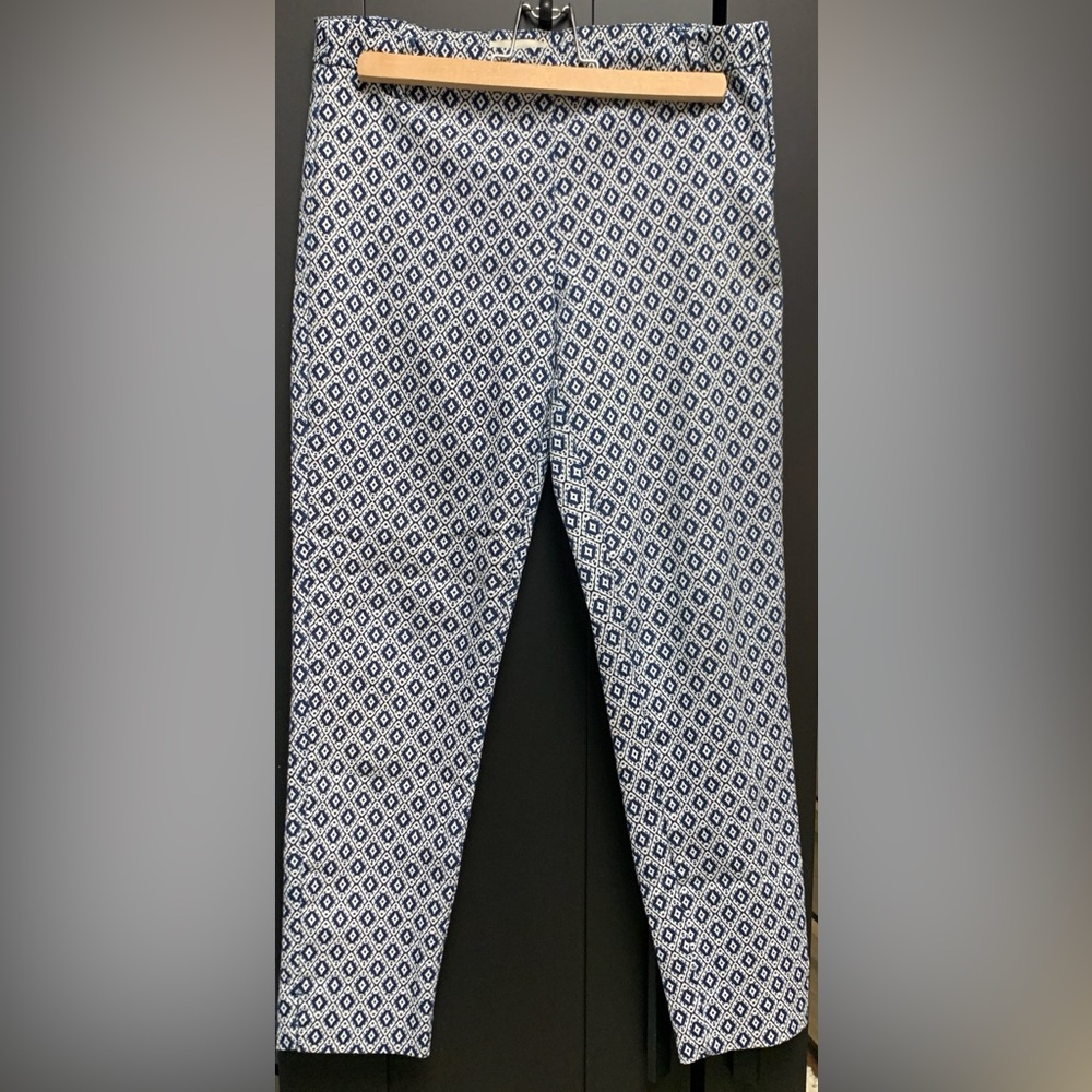 ✨4 for $20✨ H&M Navy and White Geometric Pants size 6